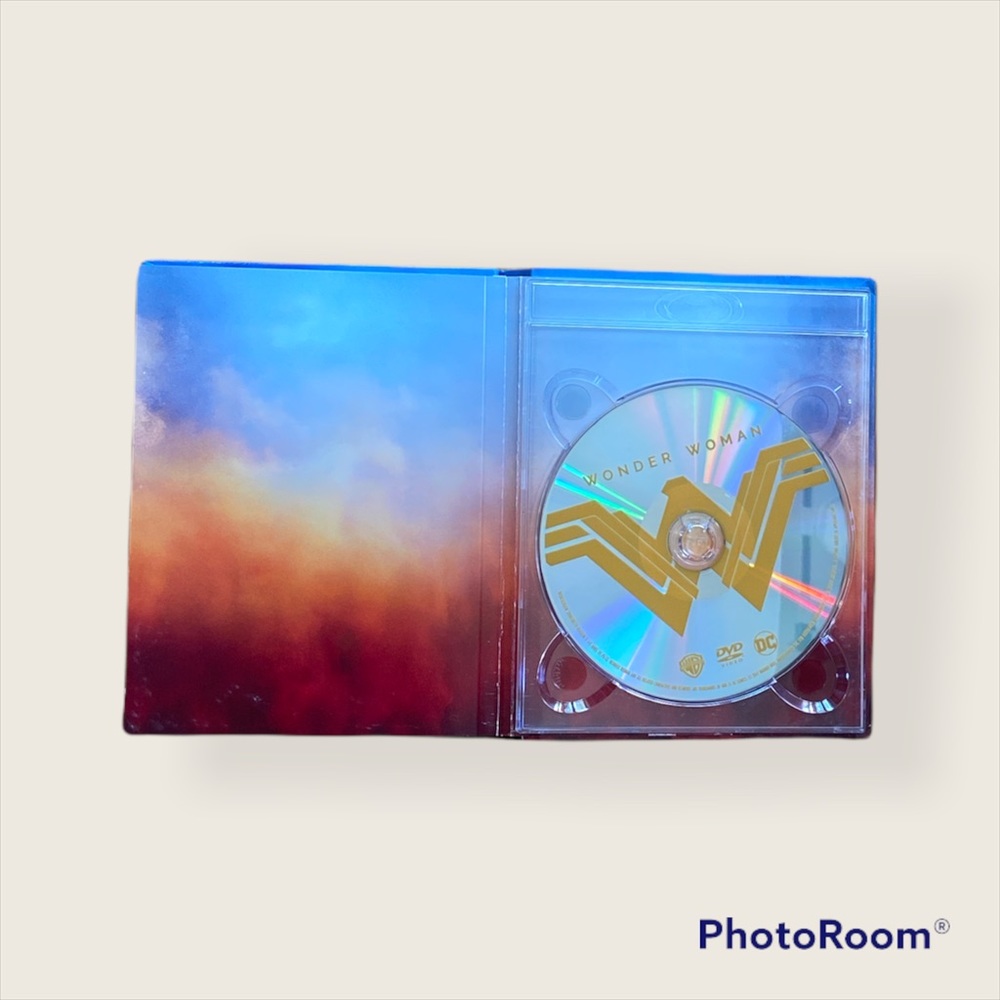 Wonder Woman Blu-ray/DVD Digibook - Picture 4 of 6
